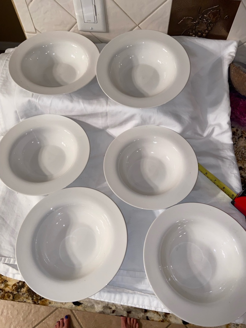 Like new Pier 1 White New Essentials Classic Rimmed Bowls (Set of 6) 8.5" D